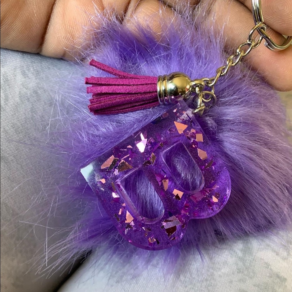 Letter keychain puff and tassel - Picture 1 of 1